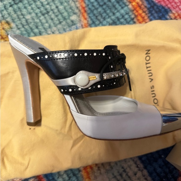 Louis Vuitton heels - Picture 6 of 11